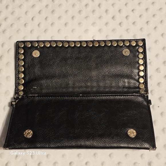 Cache Clutch - Picture 2 of 12